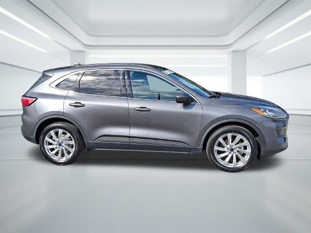 2022 Ford Escape Hybrid Titanium