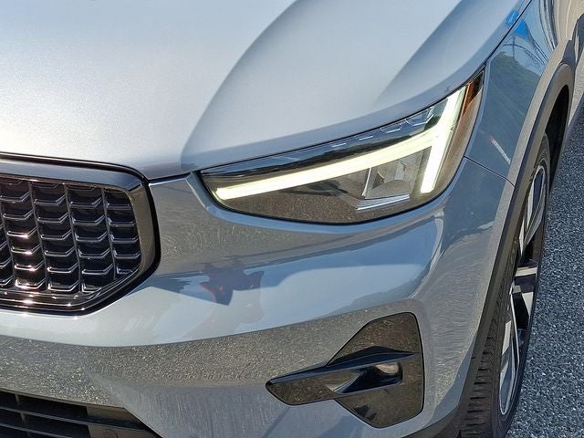 2023 Volvo XC40 B5 Plus Dark Theme