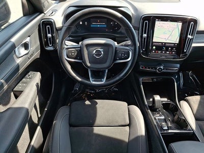 2023 Volvo XC40 B5 Plus Dark Theme