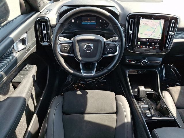 2023 Volvo XC40 B5 Plus Dark Theme