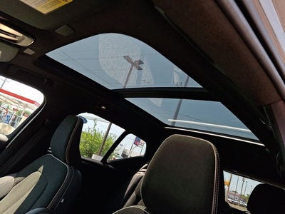 2023 Volvo XC40 B5 Plus Dark Theme
