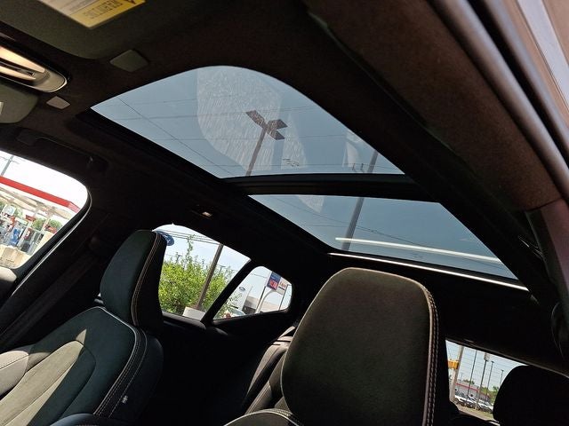 2023 Volvo XC40 B5 Plus Dark Theme