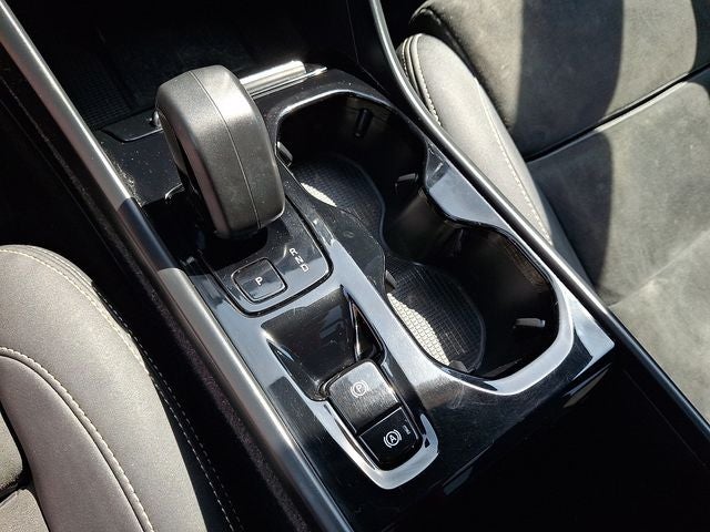 2023 Volvo XC40 B5 Plus Dark Theme