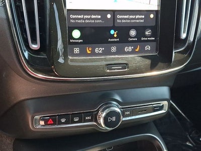 2023 Volvo XC40 B5 Plus Dark Theme