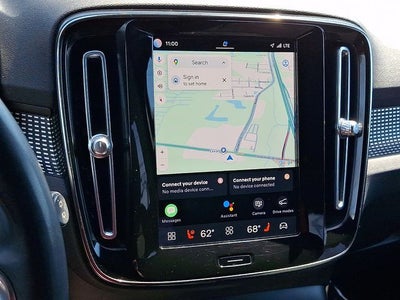 2023 Volvo XC40 B5 Plus Dark Theme