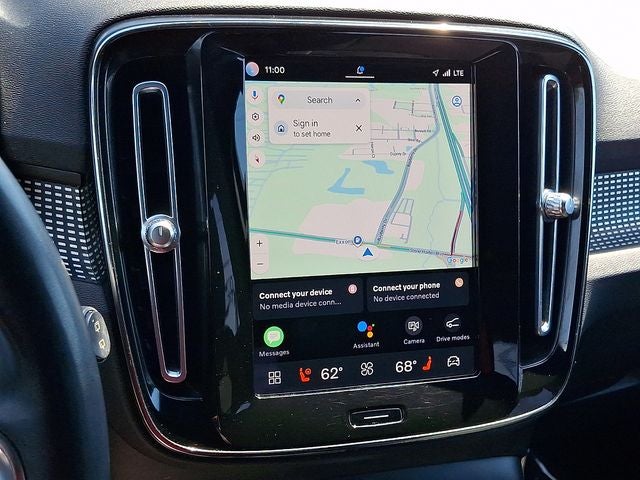 2023 Volvo XC40 B5 Plus Dark Theme