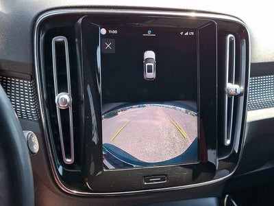 2023 Volvo XC40 B5 Plus Dark Theme