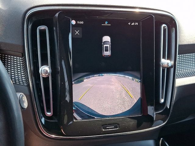 2023 Volvo XC40 B5 Plus Dark Theme
