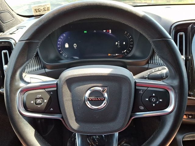 2023 Volvo XC40 B5 Plus Dark Theme