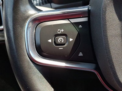 2023 Volvo XC40 B5 Plus Dark Theme
