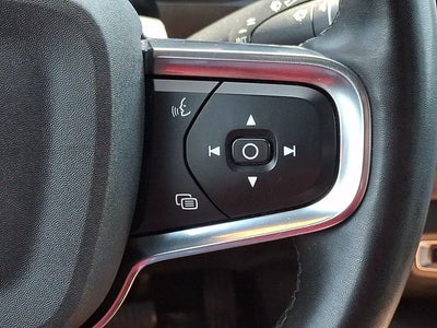 2023 Volvo XC40 B5 Plus Dark Theme