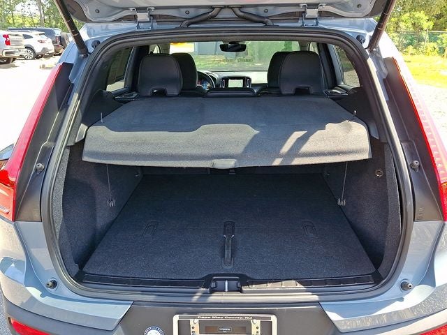 2023 Volvo XC40 B5 Plus Dark Theme