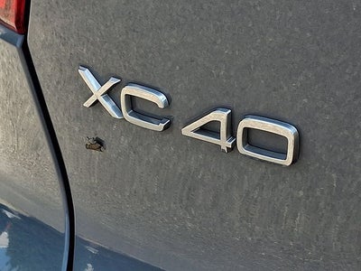 2023 Volvo XC40 B5 Plus Dark Theme