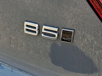 2023 Volvo XC40 B5 Plus Dark Theme