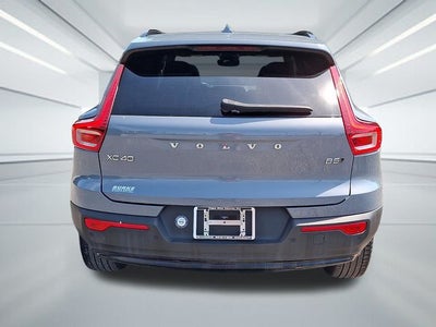 2023 Volvo XC40 B5 Plus Dark Theme