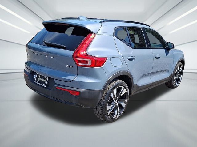 2023 Volvo XC40 B5 Plus Dark Theme